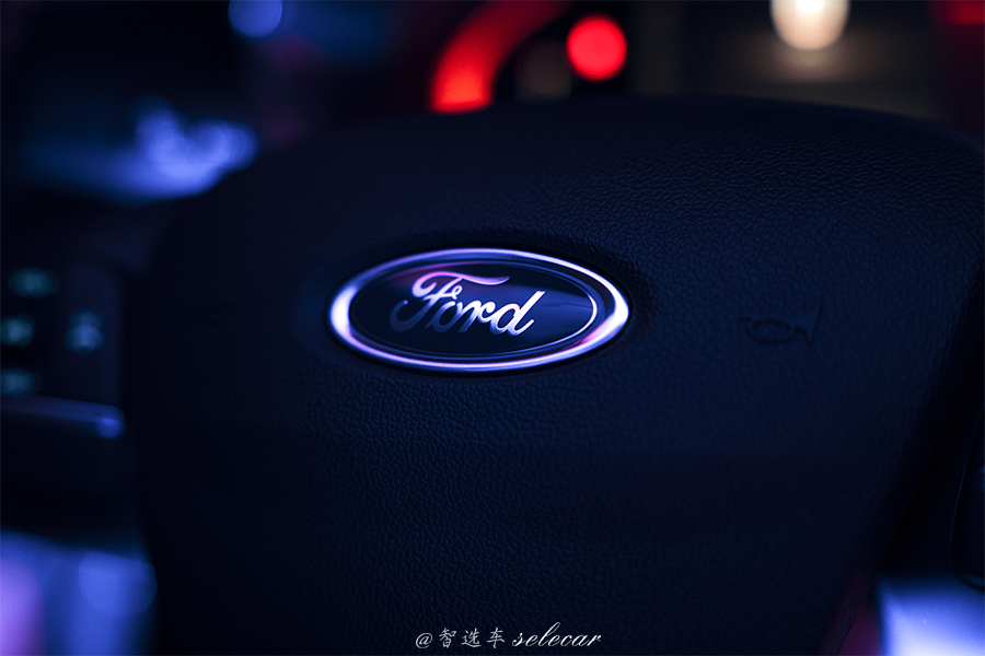 2021福克斯ecoboost180两厢,福克斯2021款三厢180自动锋潮型