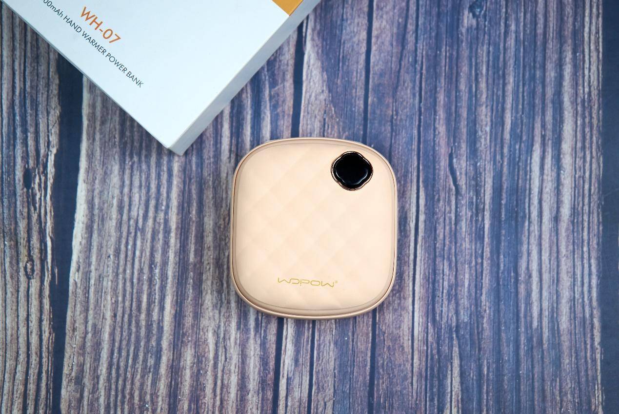 既是充电宝又是暖宝宝,既是充电宝又是插头