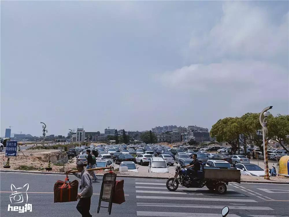 珠海玻璃天空之镜,珠海天空之镜跟日月贝近吗