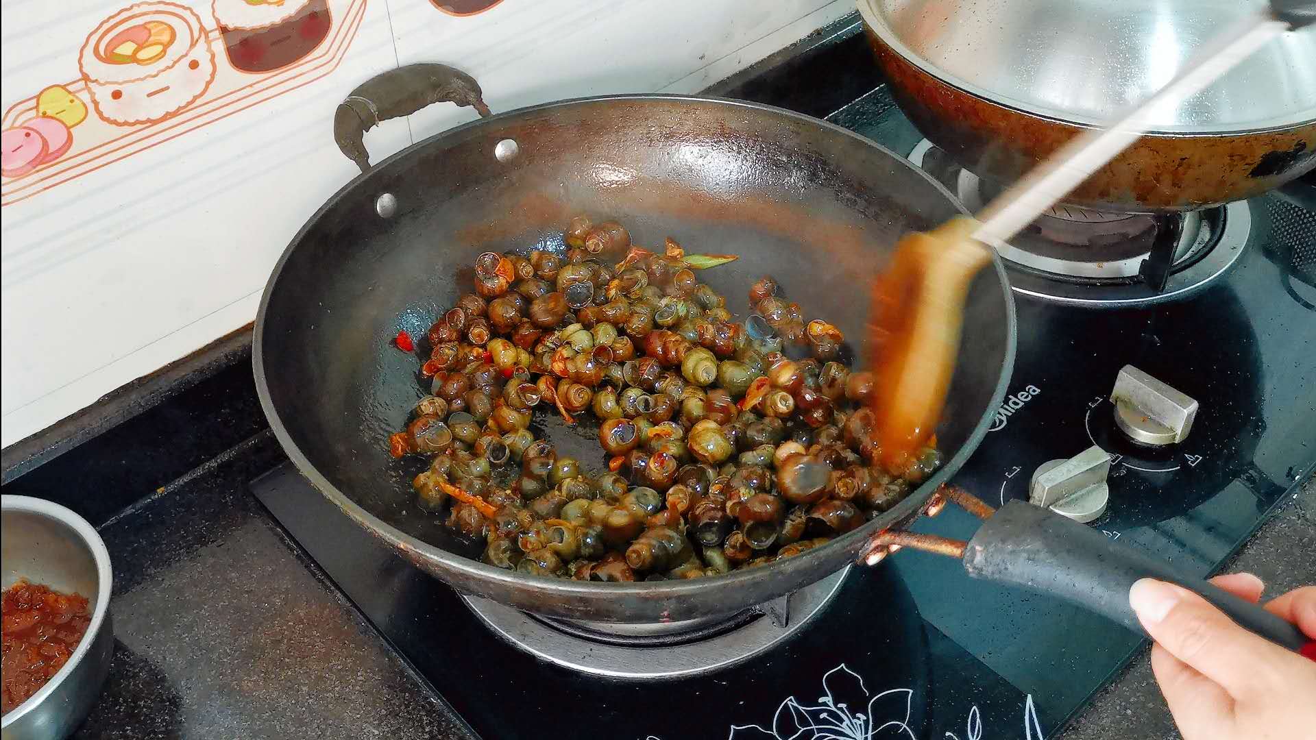 田螺怎么做又正宗又好吃,大厨教你田螺的创新做法