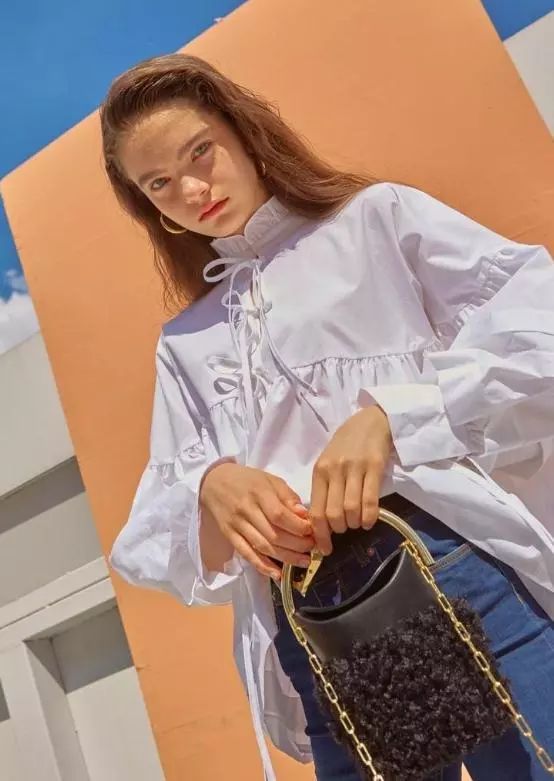 我花1000多块买的毛绒包，后来发现有点贵！