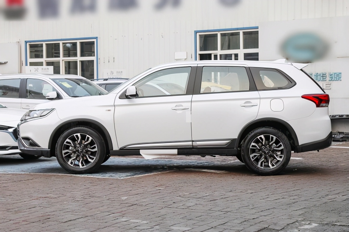 2020款三菱欧蓝德suv多少钱,最耐用最省油的三菱日系suv