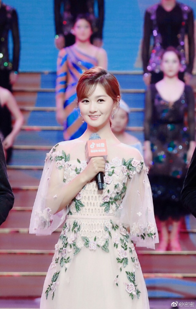 足球运动员张鹭老婆,国脚张鹭的主持人老婆