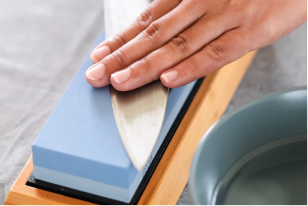 刀钝怎么磨才锋利,刀钝了怎么用磨刀石