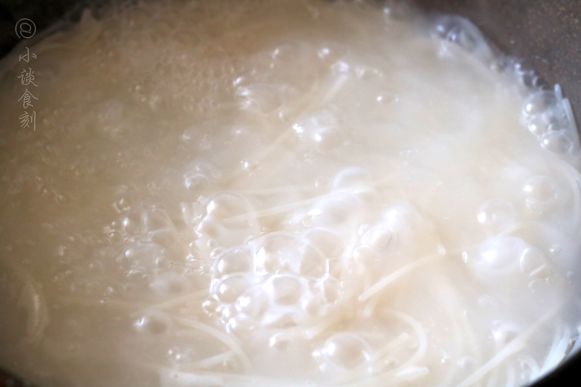 煮米粉为什么要过水,米粉到底是用冷水泡还是用开水煮