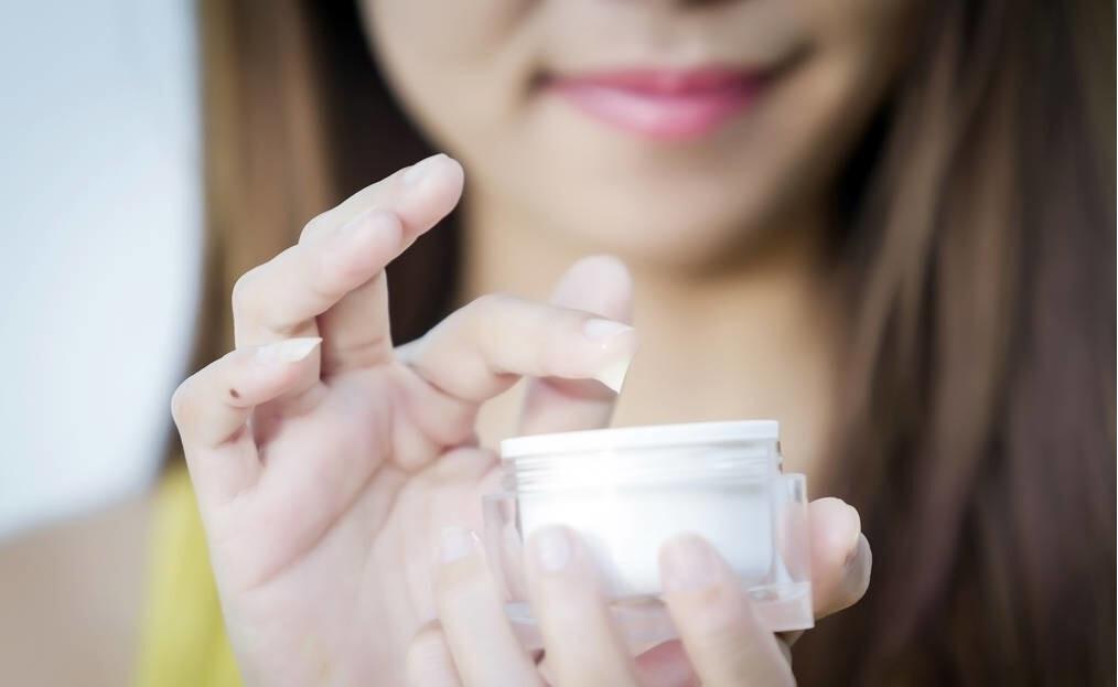 每晚补水保湿对皮肤的好处,眼部皮肤补水保湿最佳方法