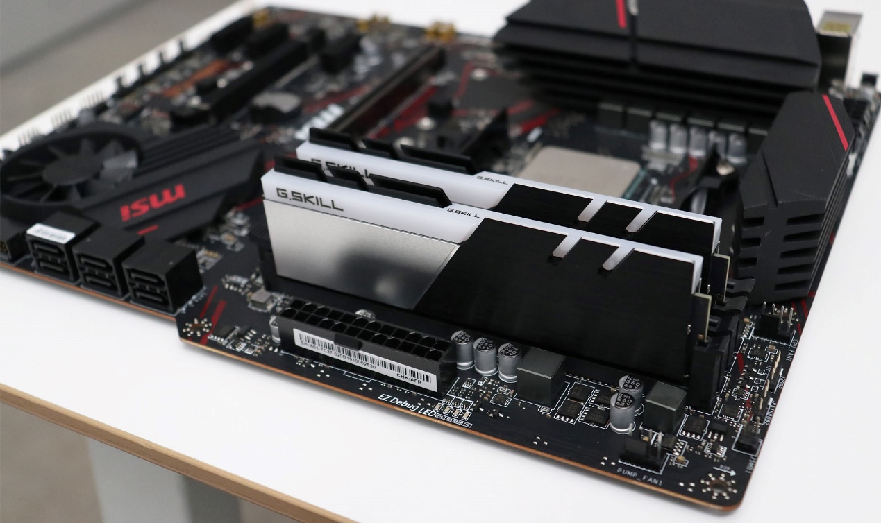 内存存储器ram和rom的主要区别,手机闪存ram和rom有什么区别