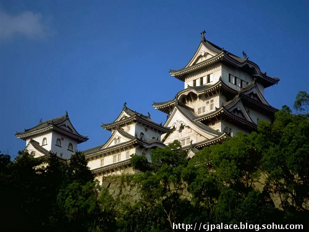 日本魔法城堡,日本城堡和欧洲城堡