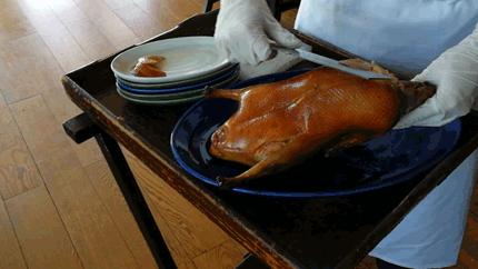 普京大帝在青岛吃的烤鸭,也是我的最爱,除了贵没毛病