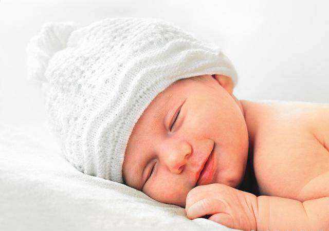 为什么婴儿喜欢歪着头,婴儿歪头睡觉最好的纠正法