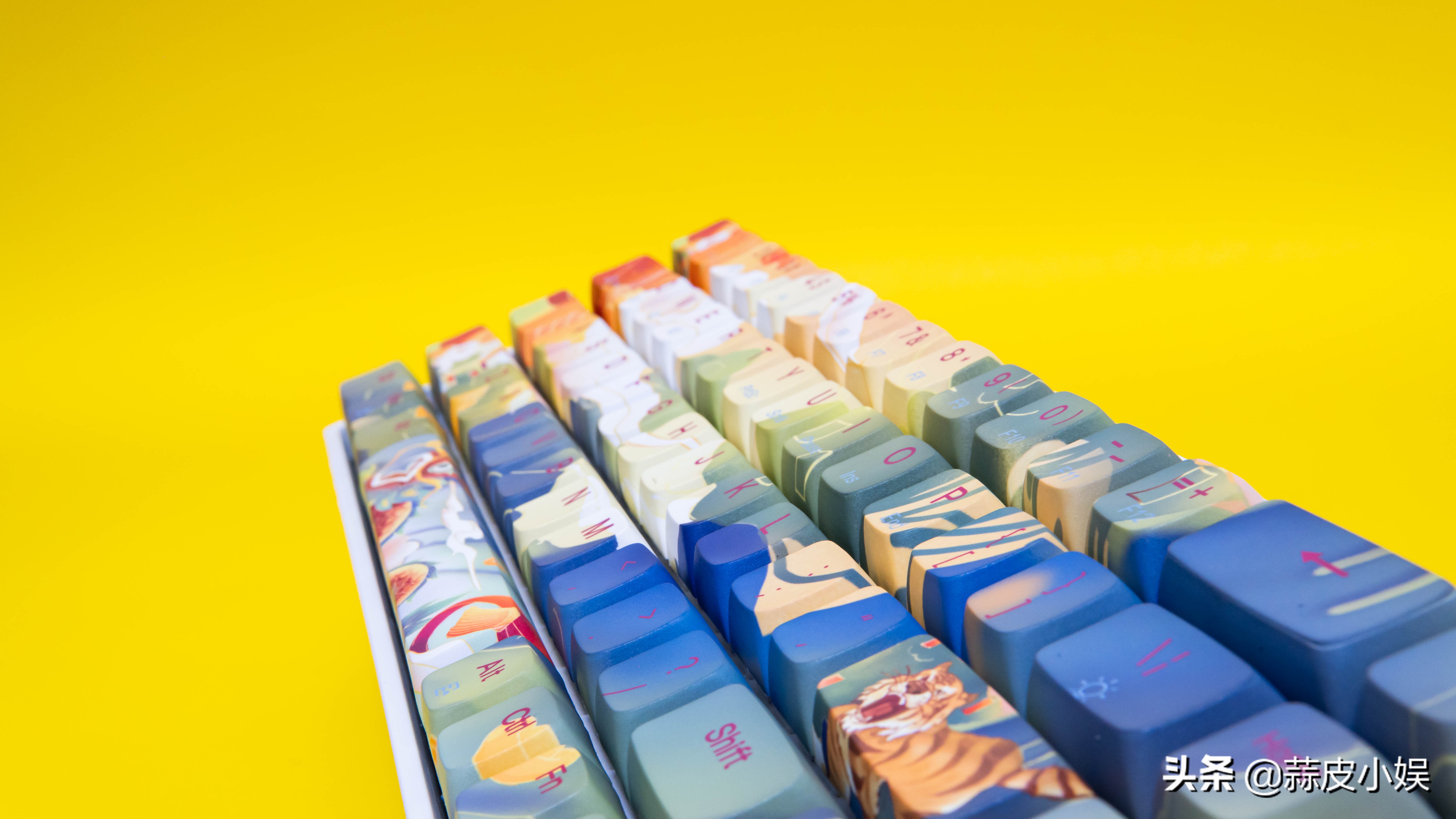 性价比高的百元炫酷机械键盘,新贵gm1080三模无线机械键盘体验