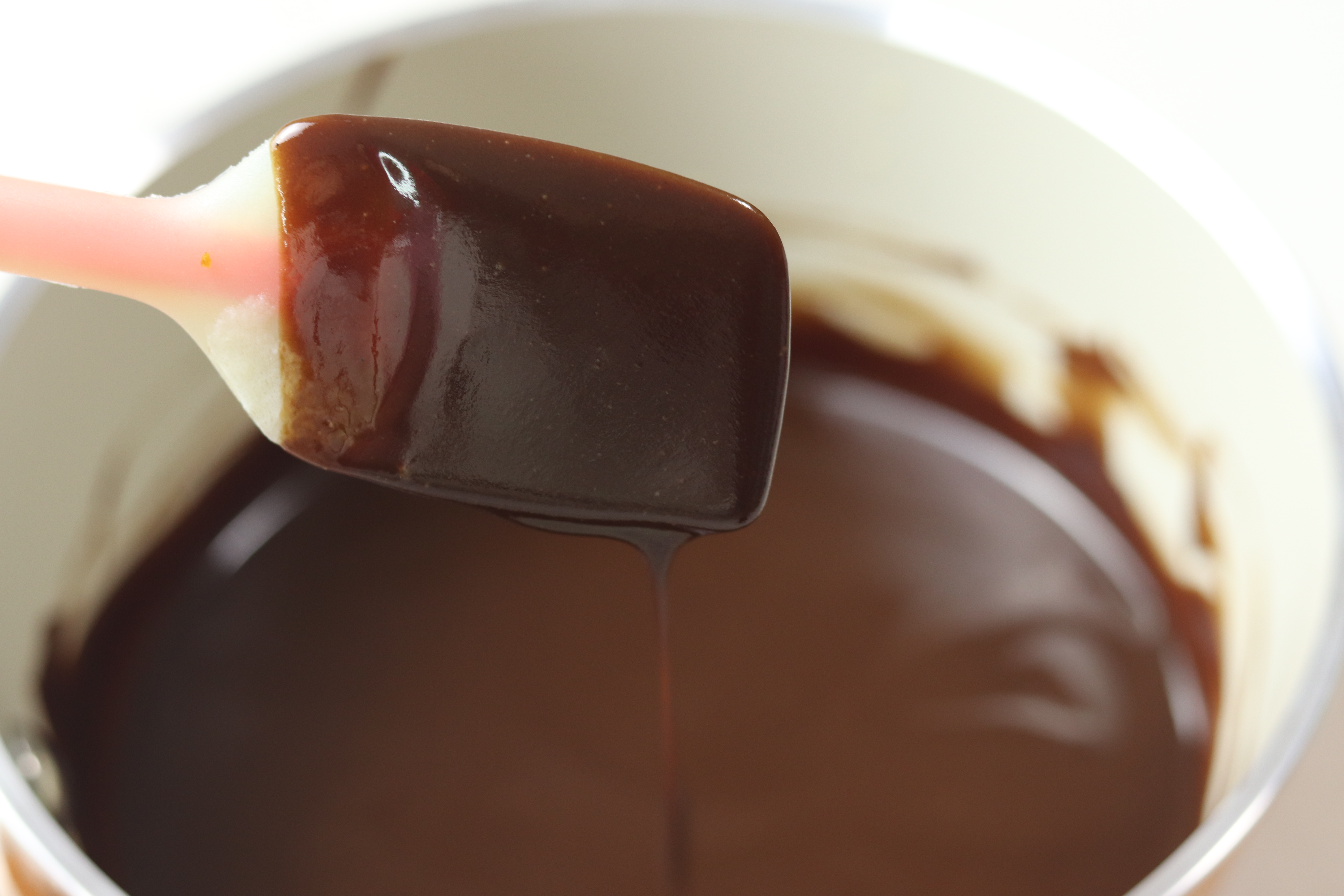 情人节手工巧克力制作全过程,在家里不用火怎么做巧克力