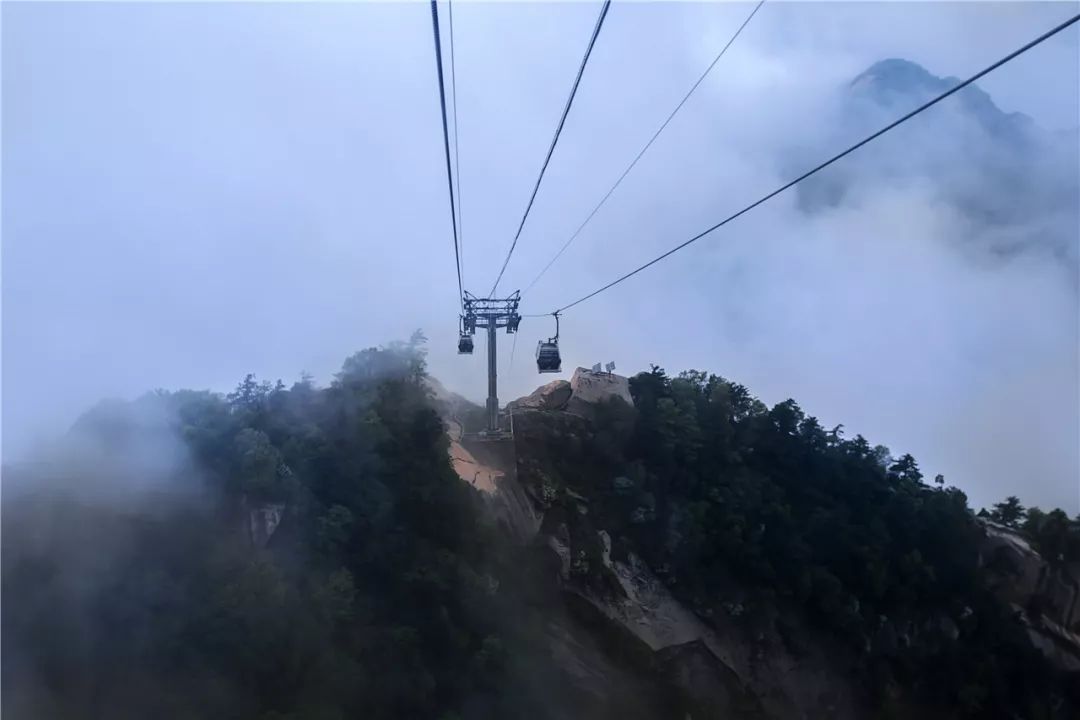 下雪天华山索道,下雨天华山旅游