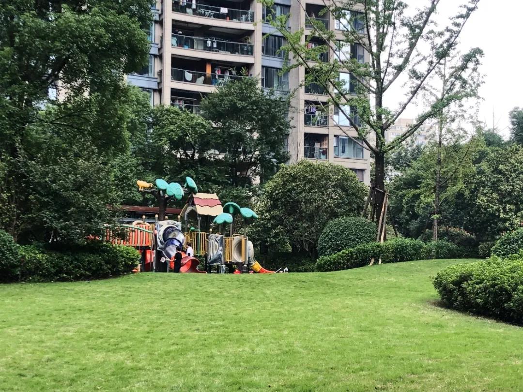 上千人带小板凳通宵排队买的万家花城，热带风情园林太经典