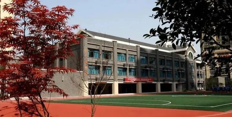 重庆巴南中学是重庆市重点中学吗,重庆市主城中学梯队排序
