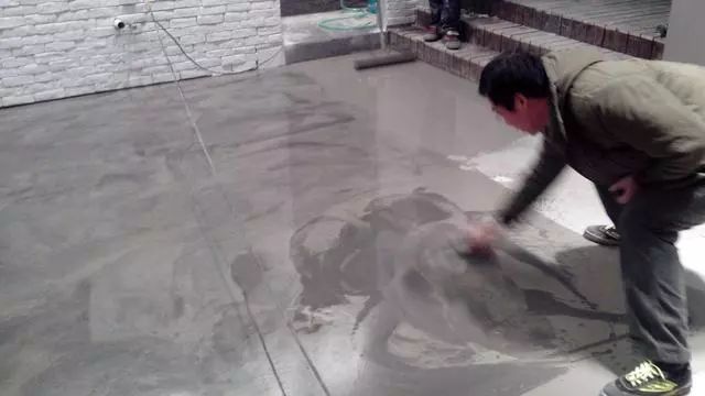 新式铺地砖找平不用水泥方法,地面直接用水泥