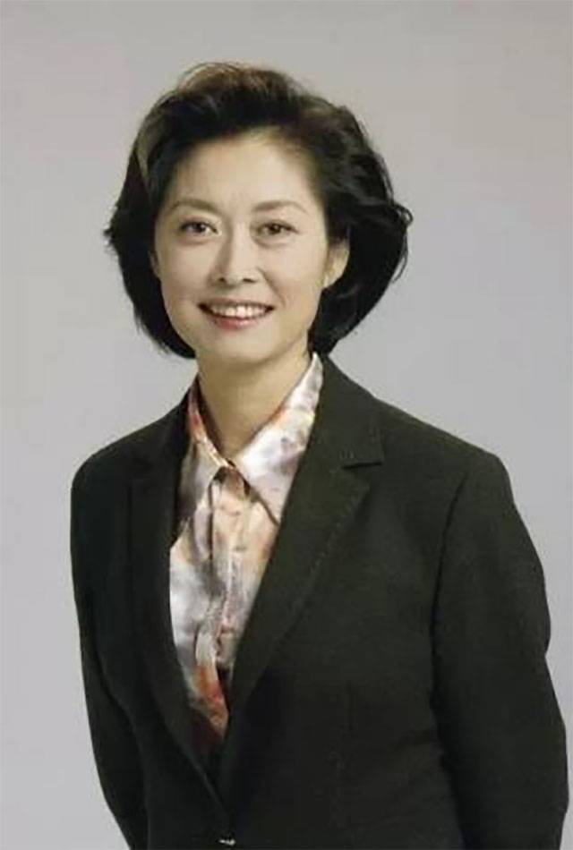 1998年，敬一丹请求*镕基朱**为《焦点访谈》题词，*镕基朱**如何回复？