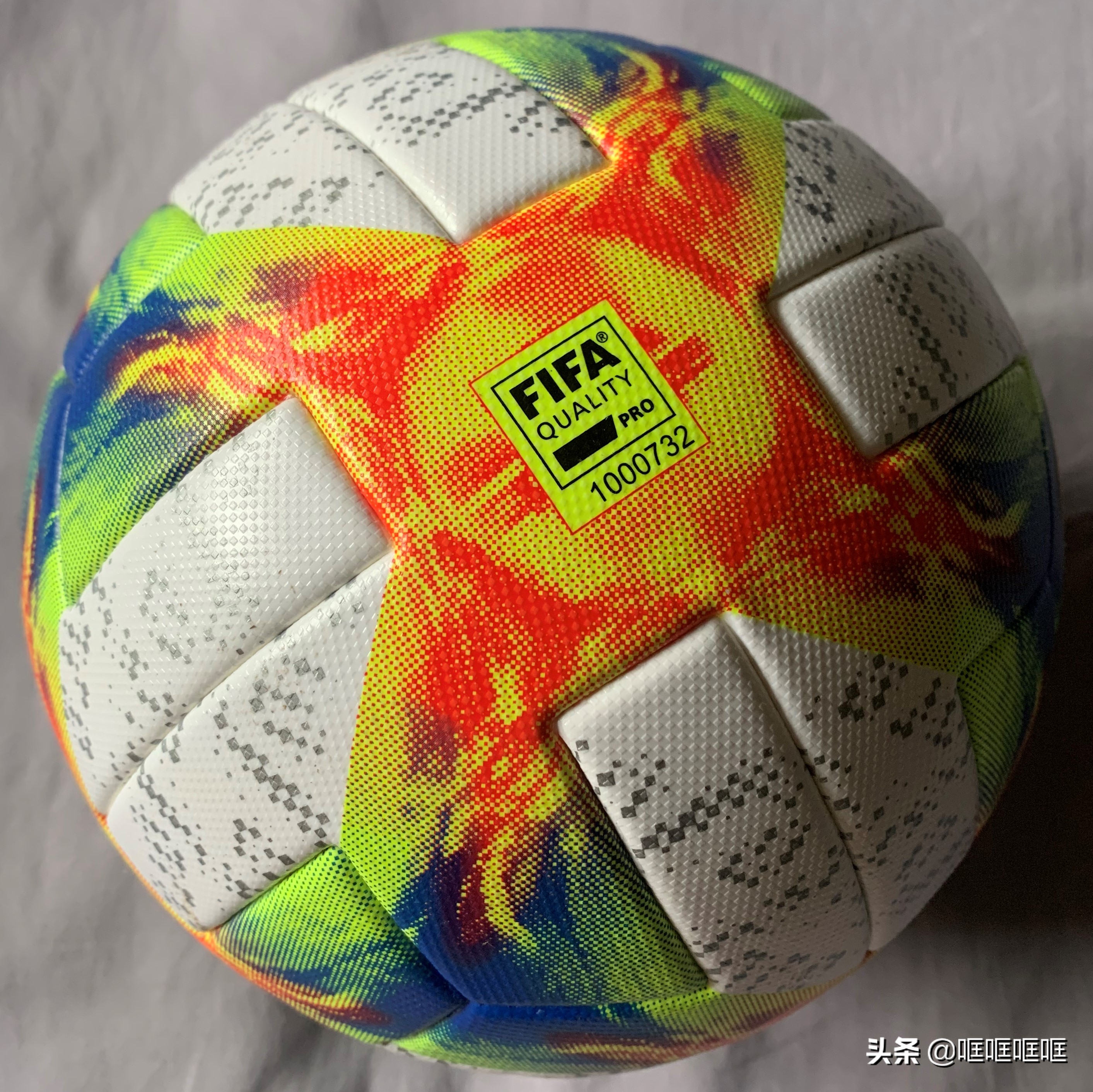 阿迪达斯2019限定欧冠足球,阿迪达斯第一代