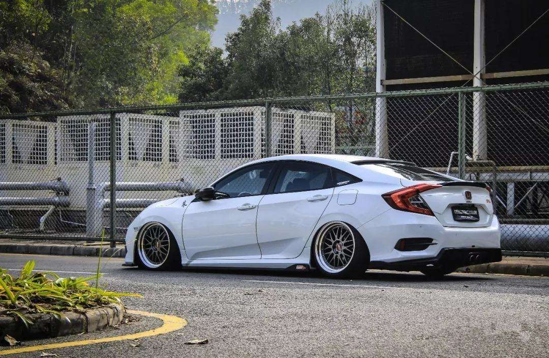 本田十代思域升级丹拿音响,深圳十代思域改装丹拿音响