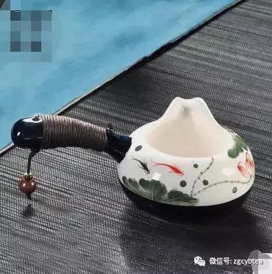 茶桌上稀奇古怪摆件,茶桌上的各种茶具