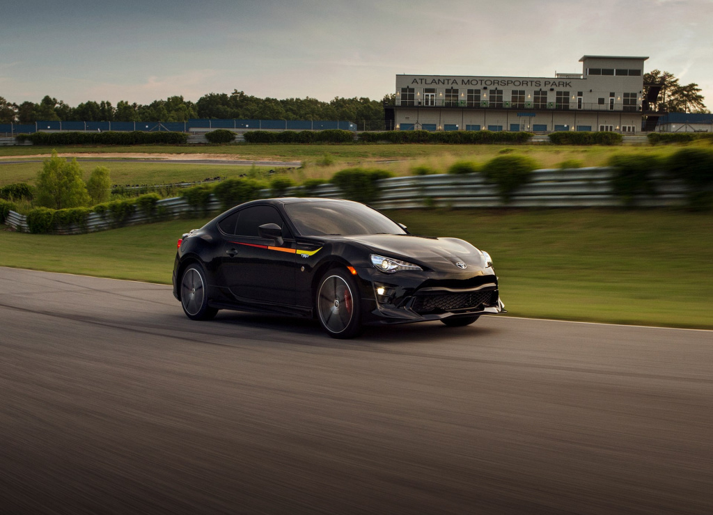 花十万就能买到一台跑车丰田86,丰田86跑车二手车