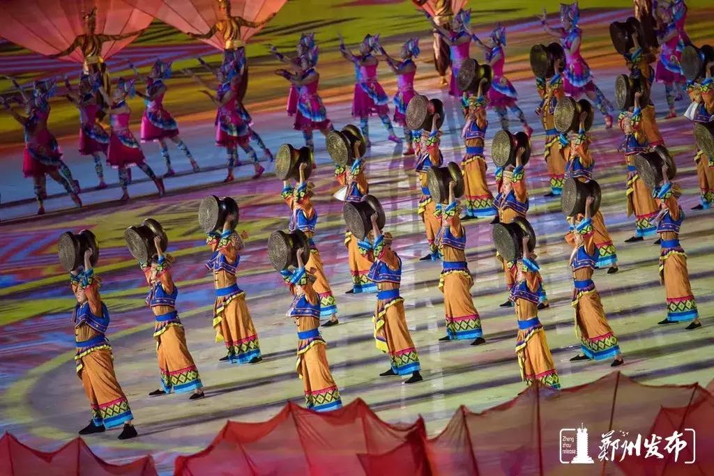 郑州奥体中心震撼场面,郑州奥体中心晚上视频