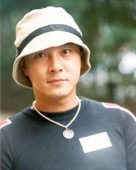 张卫健影视剧被打,年轻时候的张卫健光头