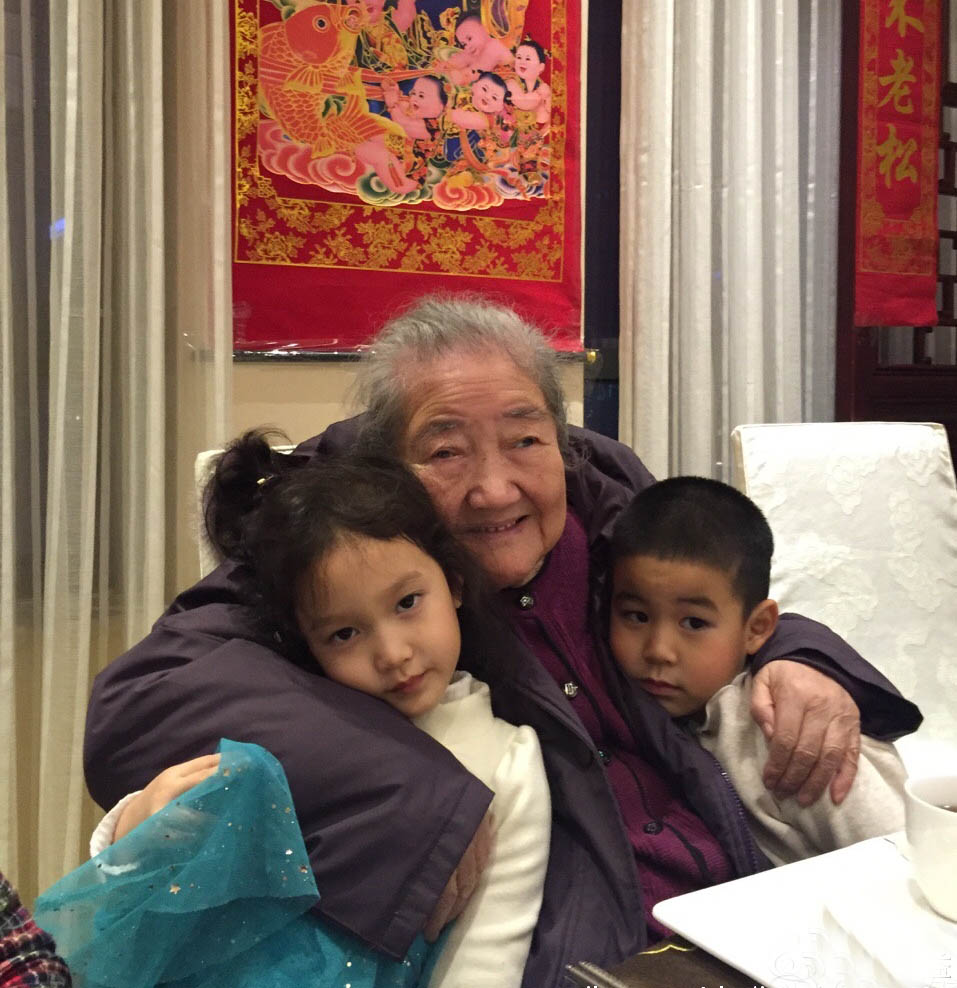 水均益赡养单身残疾大哥，催人泪下手足情