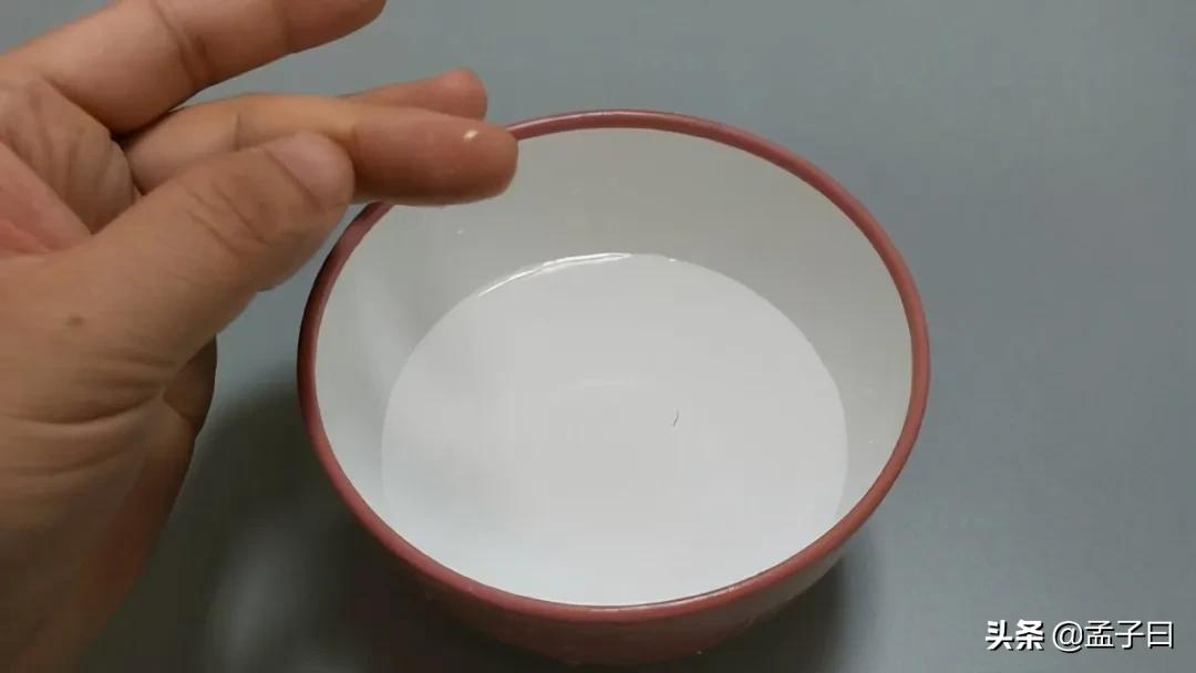 手指扎了刺用什么解决视频,手指扎了根刺的视频