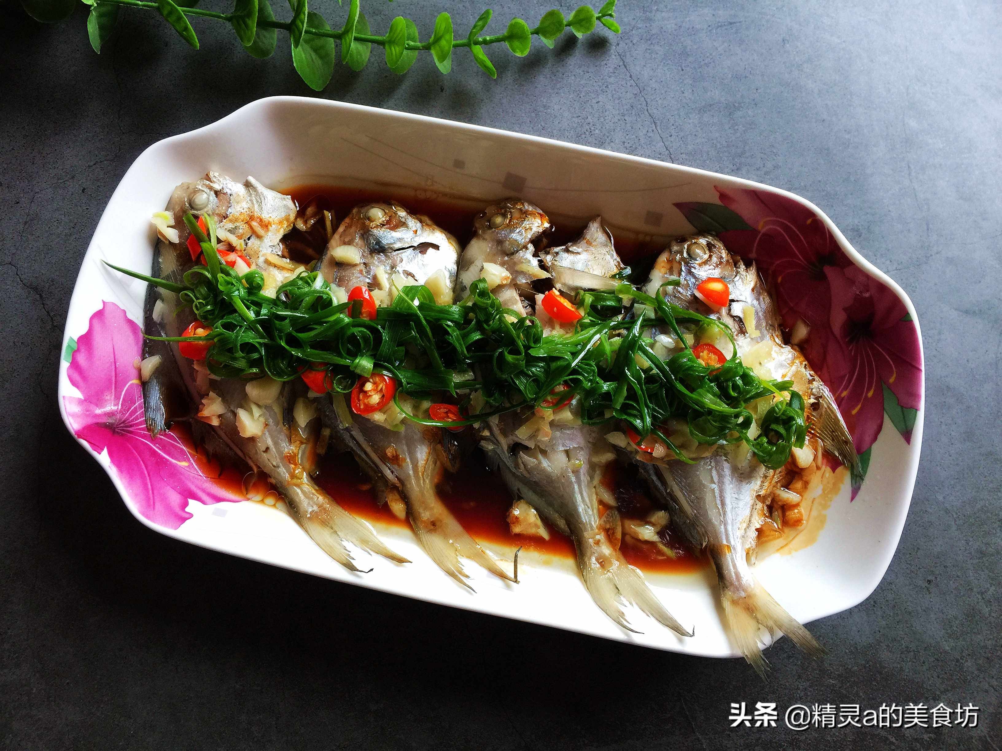 这才是清蒸鱼的正确做法鲜嫩可口,清蒸鱼该怎么做才能既入味又鲜嫩
