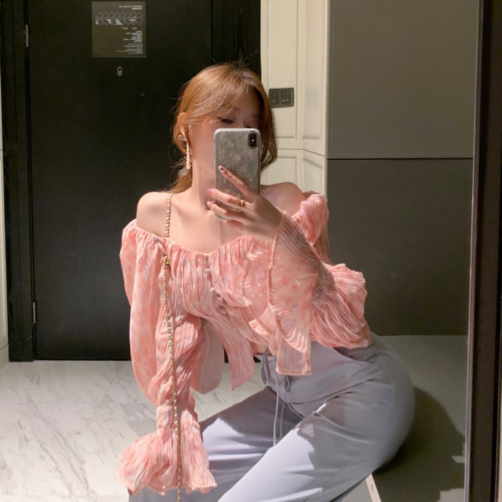 粉色裙子搭配上衣什么颜色好看,粉色渐变上衣配什么颜色裙子