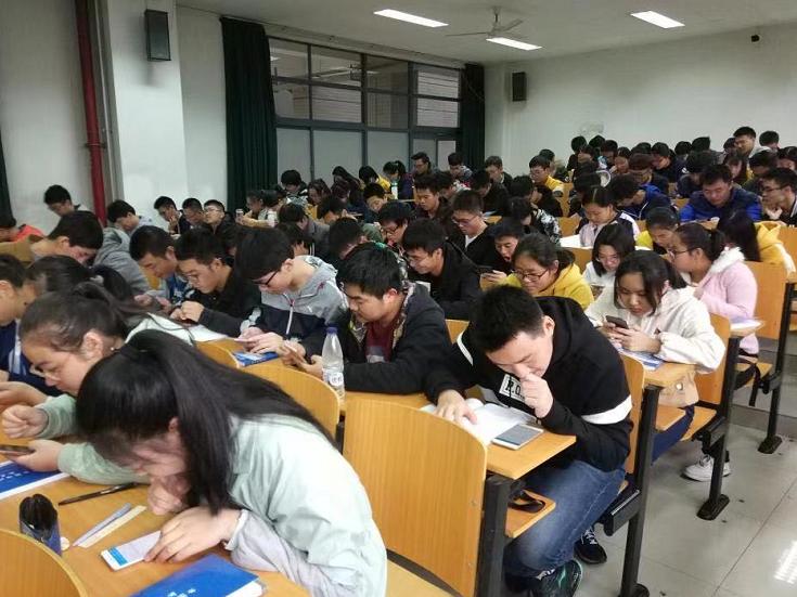 大学挂科多父母陪读有用吗,儿子大学期间老挂科家长要陪读吗