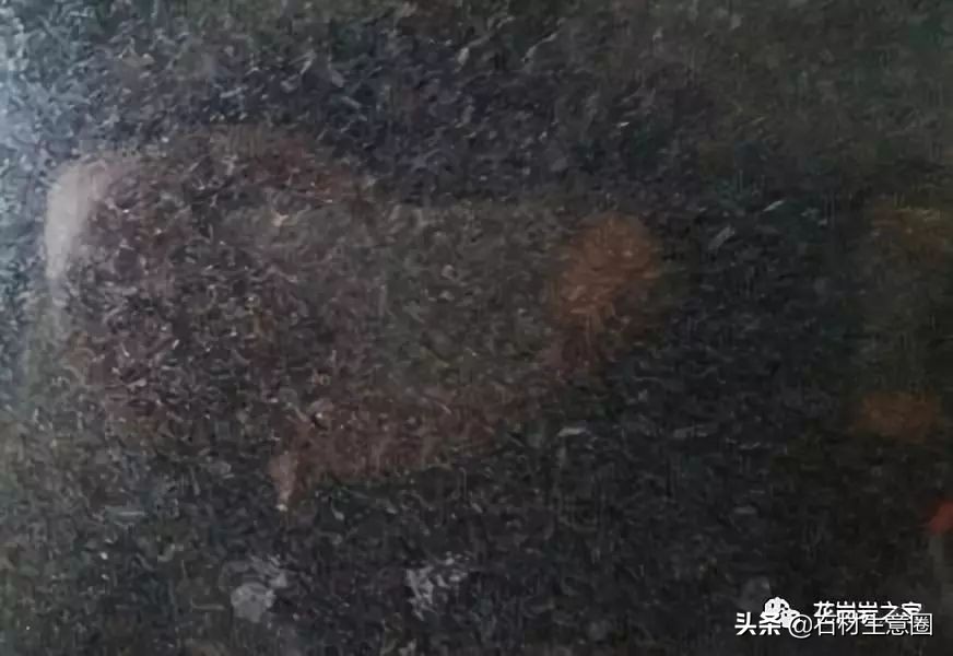 黑色花岗岩辐射大吗,深褐色花岗岩石材