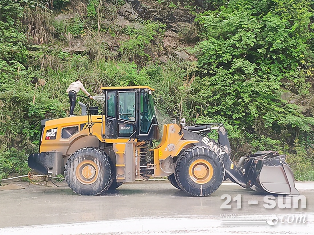 高效可靠担C位，买装载机这家企业认准三一