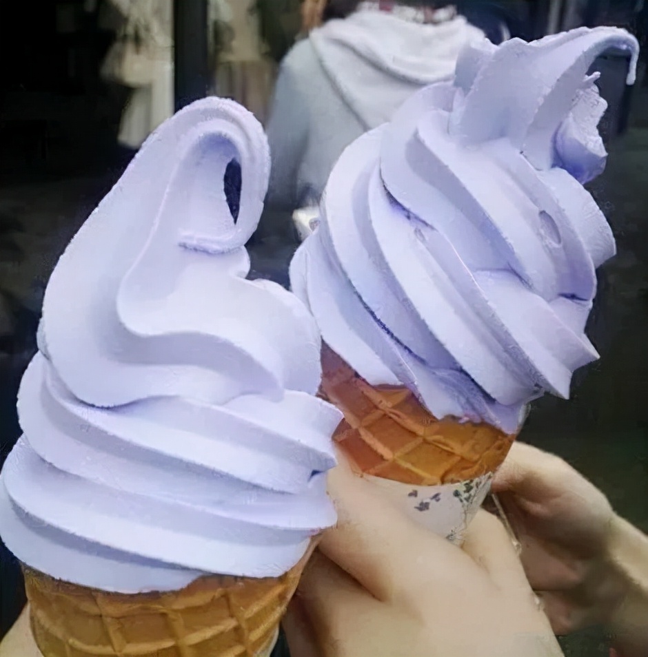 软冰淇淋跟硬冰淇淋粉有什么区别,软冰淇淋和硬冰淇淋的区别