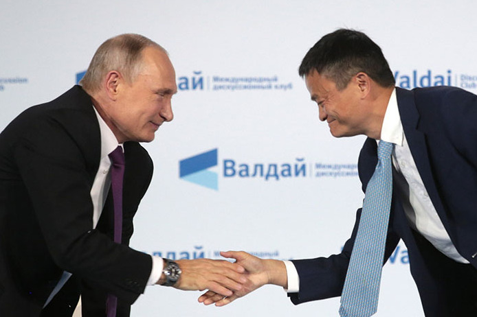 俄罗斯军机向意大利运送抗疫物资,外国军机运输抗疫物资