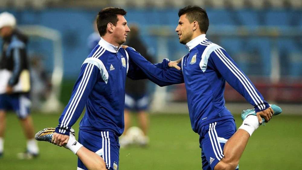 足球赛场的兄弟情谊,足球球星们的搞笑瞬间