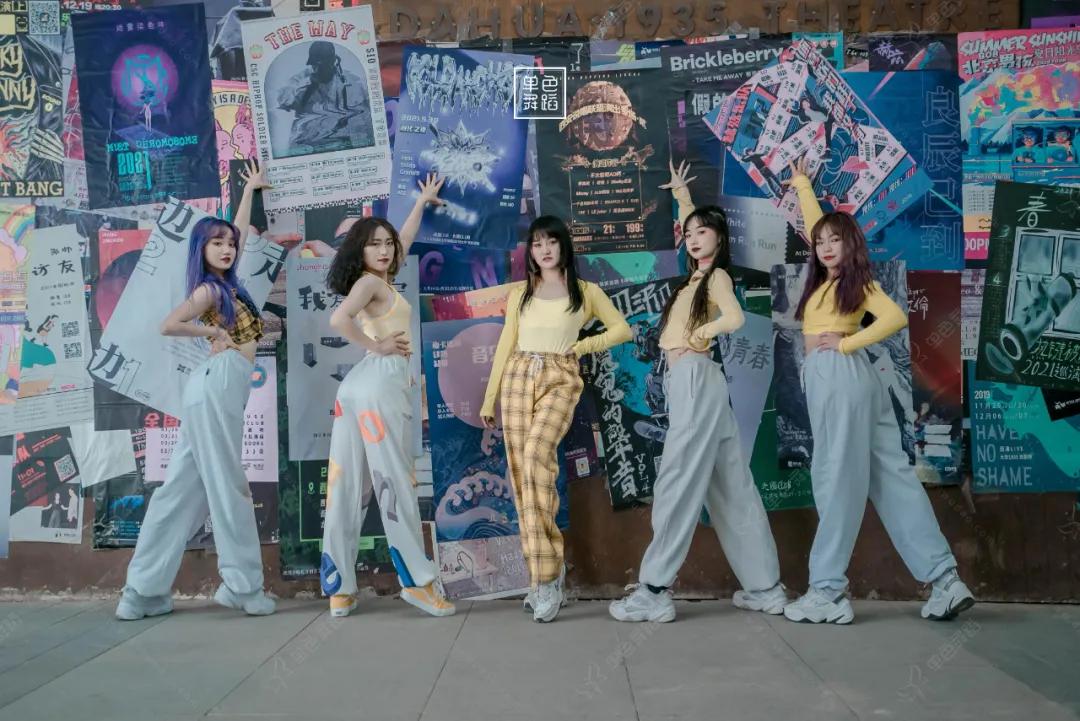 跳舞左右甩头发怎么练,跳舞甩头发慢动作教程