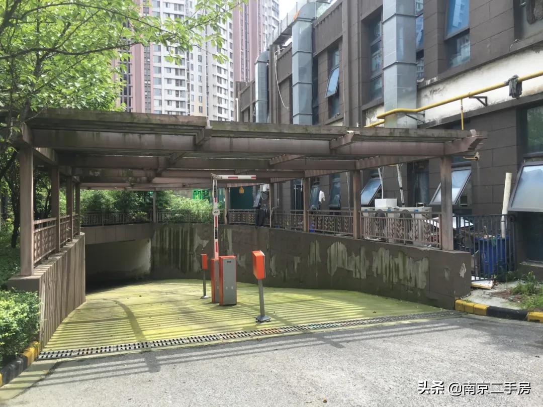 不涨反跌的房子,房价不跌反大涨为何