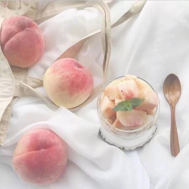 快买了这只口红来人间水蜜桃学院报道！