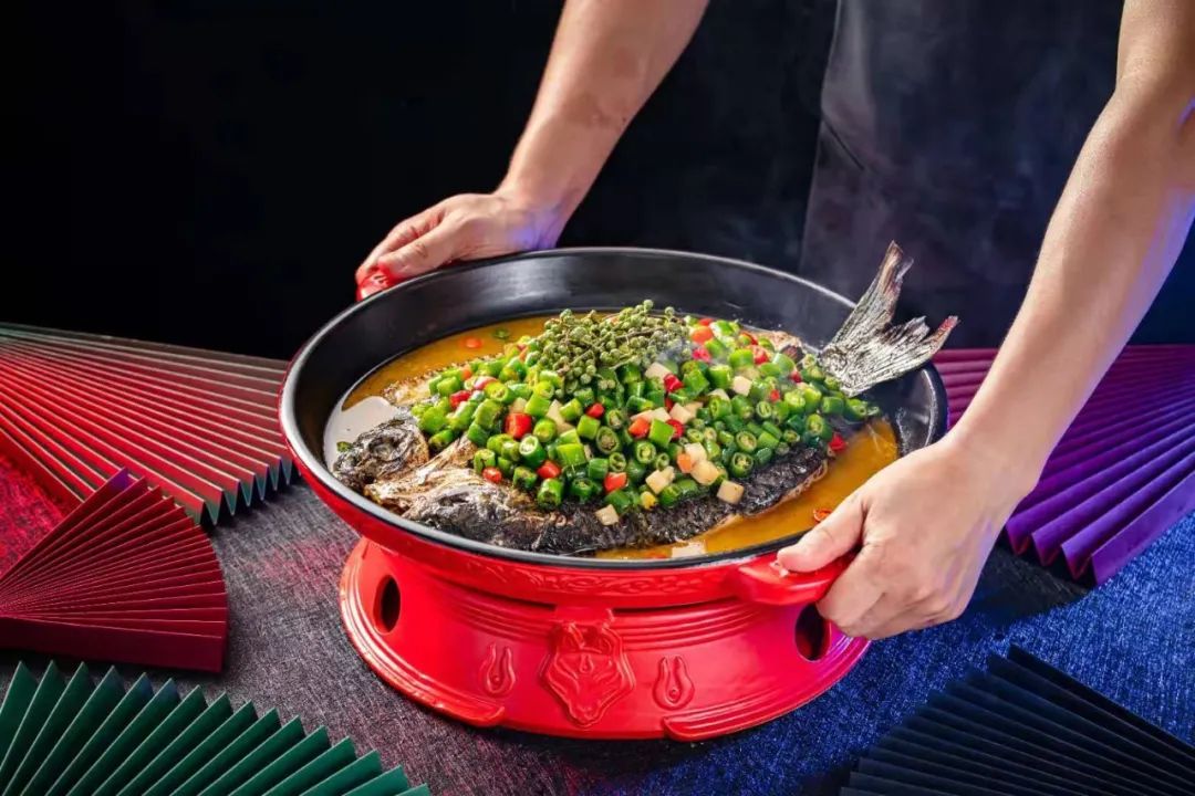 骚哥卤味,令狐冲谢哥跟骚哥什么关系