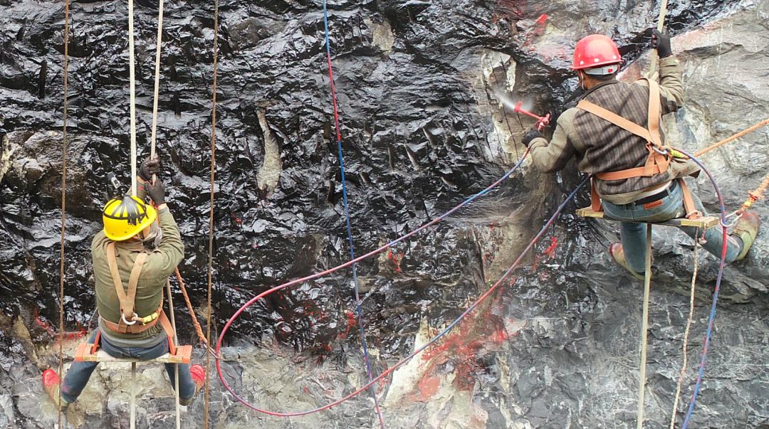 美酒河摩崖石刻在哪里观看,世界纪录最大山体雕刻