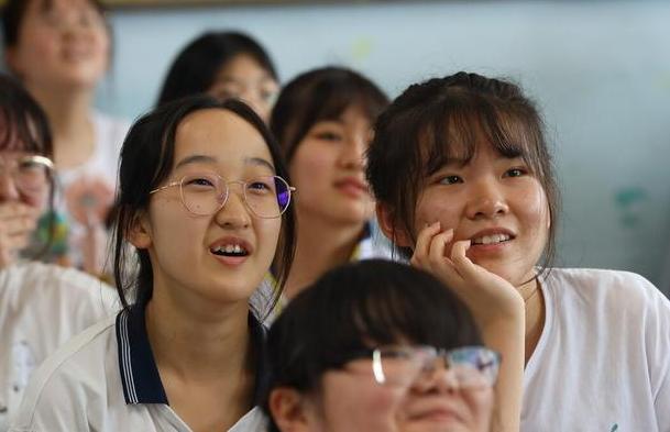 文科生和理科生的薪水差距有多大,毕业后才发现文科生和理科生差距