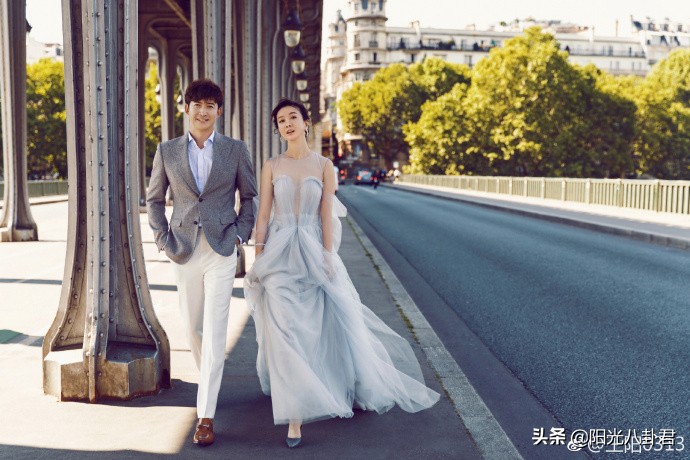 王阳夫妇合体照片,王阳晒抱娃照片