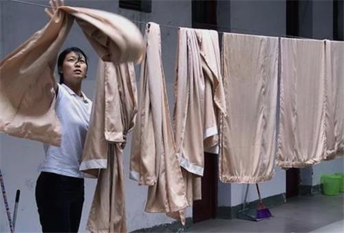 到窗帘店做窗帘是怎样计算价格,窗帘清洗方法及价格标准