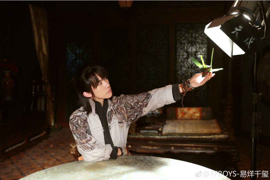 这个杀手真会穿？民国自带“T台走秀”风阿易杀手穿搭大盘点！