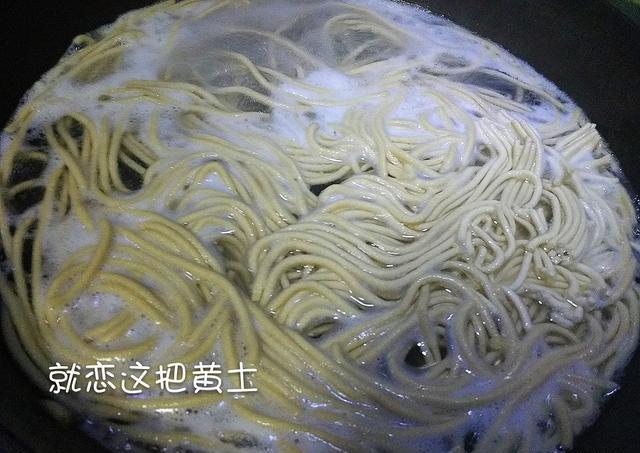 低脂零添加荞麦面皮好吃又筋道,纯荞麦面条的做法怎么和面可冷冻