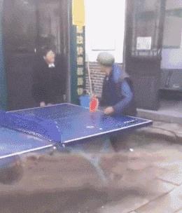 搞笑gif段子妹子有点太淘气了,搞笑gif妹子你又调皮了