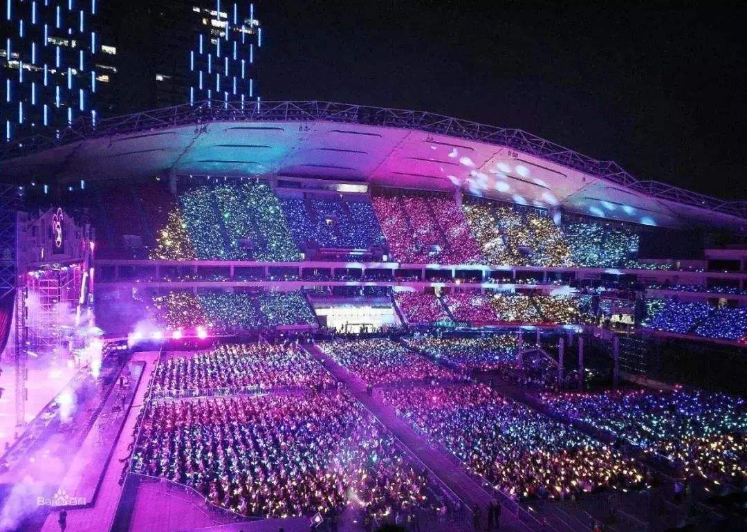 足球场球迷嘲讽,虹口足球场场馆租金