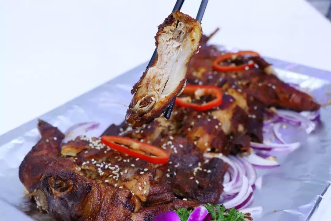 怎么可以吃兔兔？因为你没遇见它，千元水晶锅、5D餐桌让你炫目！